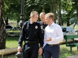 Нардеп Константин Усов передал патрульной полиции Кривого Рога оргтехнику для дополнительного мониторинга качества работы