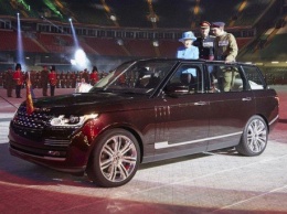 Land Rover подарил гибридный внедорожник-кабриолет королеве