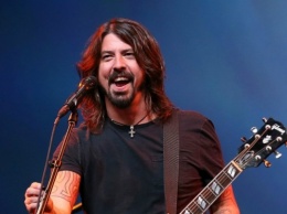 Вокалист Foo Fighters закончил концерт, не смотря на перелом ноги