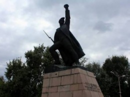 В Баштанке "спасли" памятник, который подлежал демонтажу из-за декоммунизации