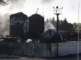 Под Киевом на нефтебазе продолжает гореть один резервуар (ВИДЕО)