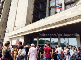 Возмущенная женщина испугалась расстрела Захарченко