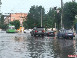 Ливневые дожди затопили улицы в Черновцах и Житомире