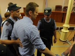ФСИН просит заменить условный срок для Навального на реальный