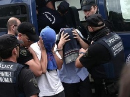 Суд Греции приговорил к 2 месяцам ареста сбежавших из Турции военных
