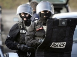 Спецоперация под Парижем: полиция задержала 20 человек