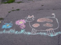 Счастливый мир детства - добропольские дети разрисовали альфальт