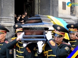 На Львовщине дом погибшего "героя АТО" обокрали во время его торжественных похорон