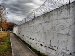 На Днепропетровщине в тюрьмы пытались передать наркотики и дрожжи