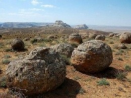Загадочная долина каменных шаров в Казахстане