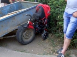 В Одессе от автомобиля оторвался прицеп и угодил в маму с двухлетней дочкой (ФОТО)
