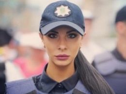 Самая сексуальная полицейская Киева вся в синяках (ФОТО)