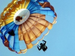 Экстремал из США собирается совершить прыжок из самолета без парашюта
