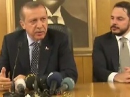 Эрдоган пообещал отозвать иски об оскорблениях в его адрес
