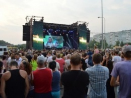 Сотни запорожцев собрались посмотреть концерт участников "Х-фактора", - ФОТО
