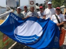 Ялтинский пляж получил международный сертификат «Голубой флаг»