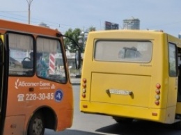 Екатеринбургскую школьницу с медицинским прибором выгнали из автобуса, приняв за террористку