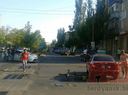 ДТП в Бердянске: велосипедист пытался проскочить "на красный"