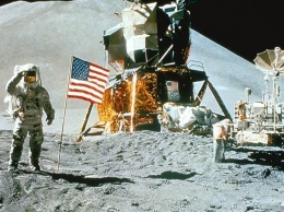 Россия не верит, что американцы первые высадились на Луну
