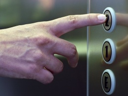 Кивлянам предлагают чинить лифты за свой счет или ходить пешком