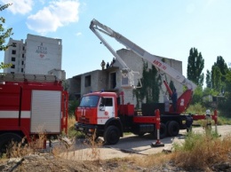 Николаевские спасатели тренировались ликвидировать пожары в многоэтажках