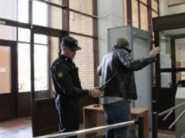 В крымские суды 7 тыс раз пытались пронести запрещенные предметы