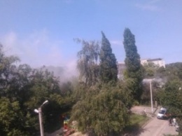 В Харькове горит частный дом: огонь охватил несколько квартир