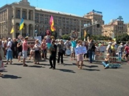 Полиция оттеснила с Крещатика митингующих - вкладчиков «Михайловского»