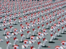В Китае 1000 танцующих роботов установили новый рекорд Гиннеса
