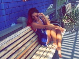 Нюша показала подписчикам в Instagram стройные ноги и обнаженную попу
