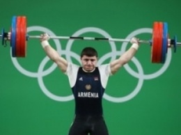 Ужасный перелом руки армянского штангиста на Олимпиаде (ВИДЕО)