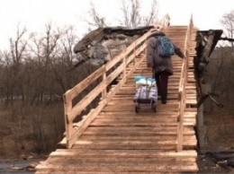 Мост-убийца в Станице-Луганской: 70-летний пенсионер едва не погиб по пути в Луганск, упав с моста рядом с блокпостом "ЛНР"
