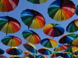 В Измаиле площадку украсили сотнями зонтиков (фото)