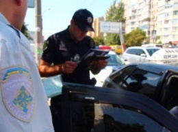 Сотрудники Уктрансбезпеки с Новой Полицией выявляют нелегальных таксистов (фото)