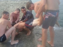 На одесском пляже спасли пьяного ныряльщика (ФОТО)