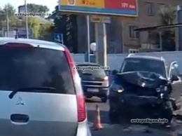 ДТП в Киеве: на Телиги Volkswagen Touareg протаранил Dacia Logan. ФОТО