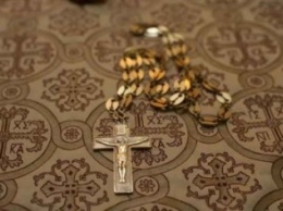 Настоятеля Свято-Покровского храма Херсона сообщил, что на священника в Чаплинском районе было совершено нападение
