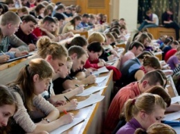 В Украине продолжают снижаться расходы на финансирование образования