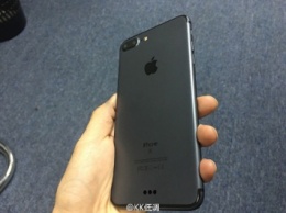 Новая видеоутечка демонстрирует iPhone 7 Plus в цвете Space Black со сдвоенной камерой и разъемом Smart Connector