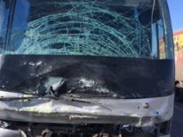Пассажирский автобус врезался в грузовик на трассе в Башкирии