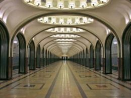 90 табличек с QR-кодами "Узнай Москву" появятся в столичном метро осенью