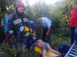 В Ровенской области мужчина выжил после падения в 40-метровый сухой колодец