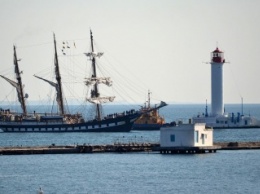 В порт Одессы прибыл корабль итальянских ВМС "Палинуро"