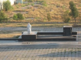 В Мариуполе с центральной площади вновь исчез крест(Фотофакт)