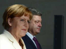Порошенко доложил Меркель об эскалации ситуации в Донбассе