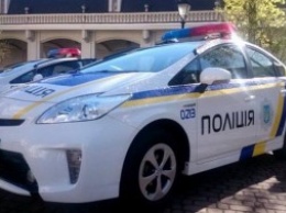 Николаевских полицейских поймали за распитием спиртных напитков в служебной машине