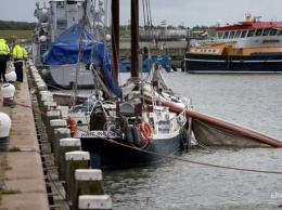 Трое туристов погибли при падении мачты судна в Нидерландах