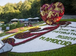 На Певческом поле открылась цветочная выставка, посвященная выдающимся украинцам (ФОТОРЕПОРТАЖ)