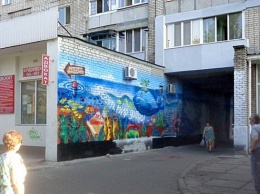 В Корабельном районе проект по художественной росписи обычной арки в самом разгаре