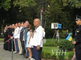 Стометровый Государственный флаг Украины развернули в Ужгороде